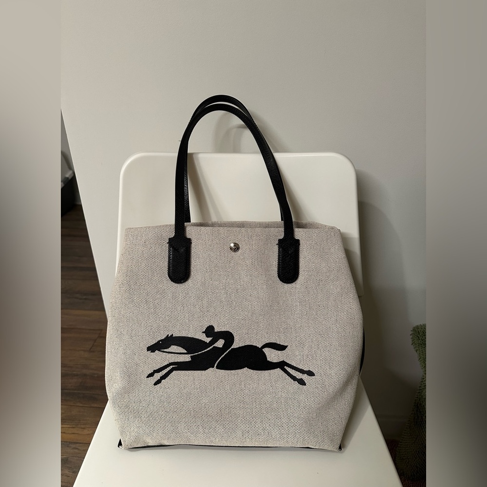Longchamp Essential Large Tote Bag
